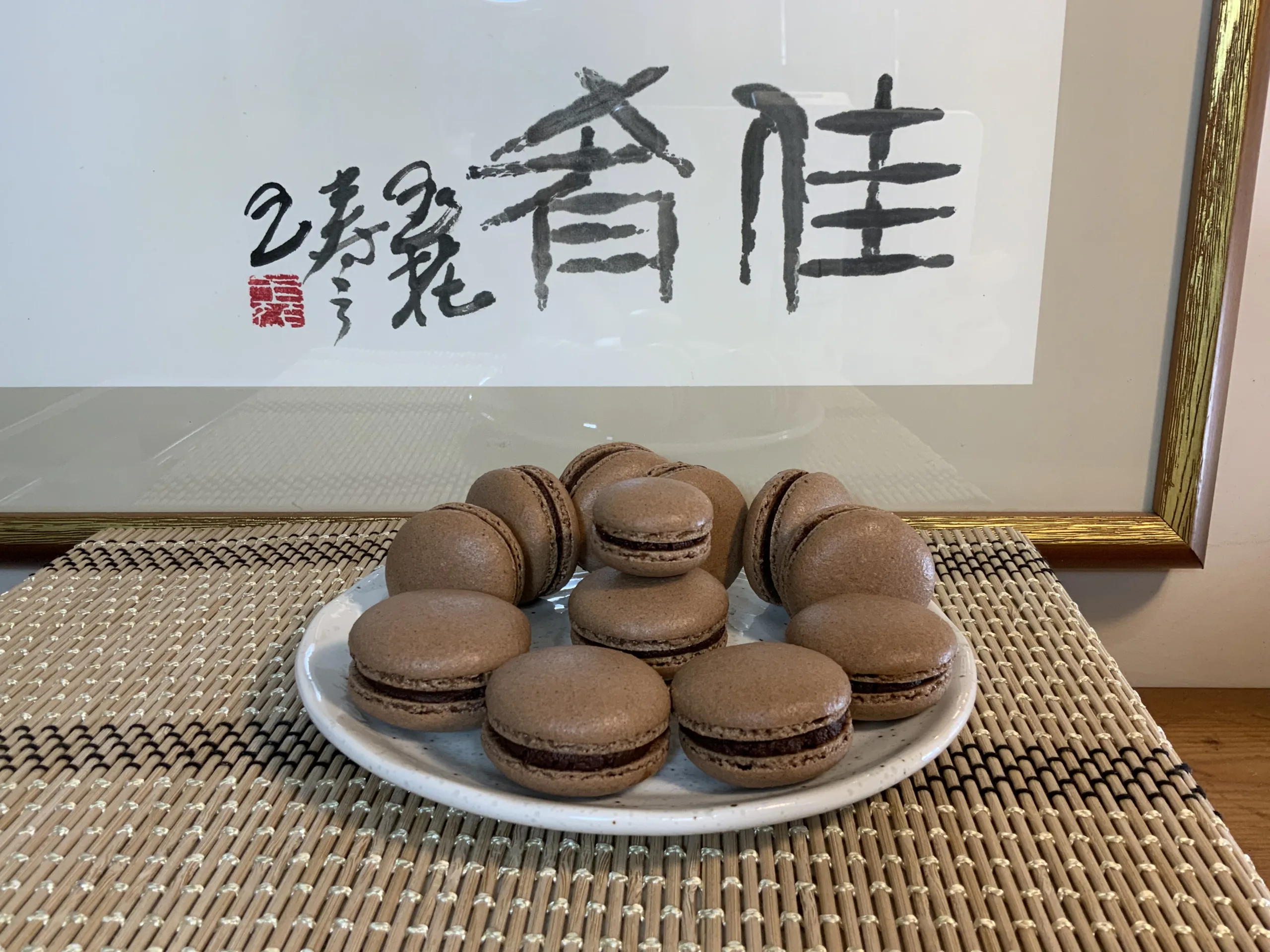 不藏私食譜-亮麗味美的可可馬卡龍macarons 瑞士蛋白霜法祝賀大家聖誕佳節愉快